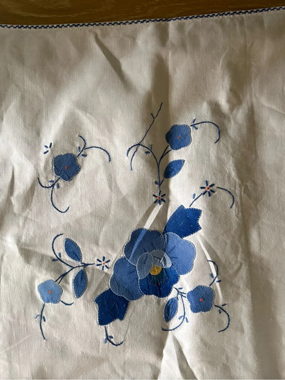 NWOT Handmade floral set 12 dinner napkins & table cloth